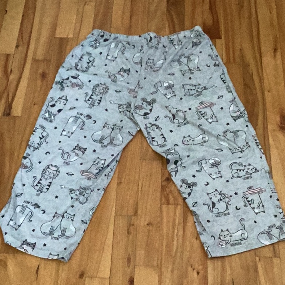 Gray Cat Print 3/4 leg/capris Pajamas